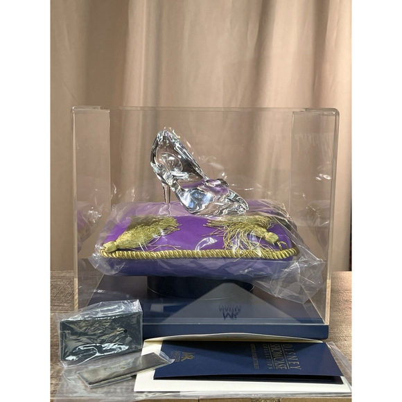 Master Replicas Disney Cinderella Glass Slipper Collectible Limited Edition 2500 - Picture 2 of 16